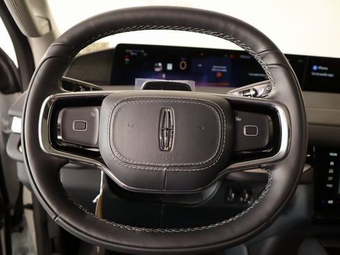 New 2025 Lincoln Navigator Reserve AWD/4WD image 3