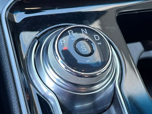 Used 2019 Ford Edge SE image 21