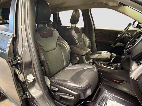 Used 2018 Jeep Cherokee Trailhawk w/ Cold Weather Group image 30