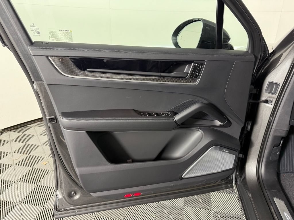 Certified 2026 Porsche Cayenne Turbo AWD/4WD image 24