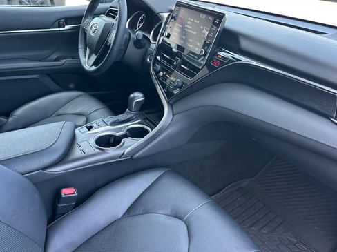 Used 2021 Toyota Camry XLE FWD image 15