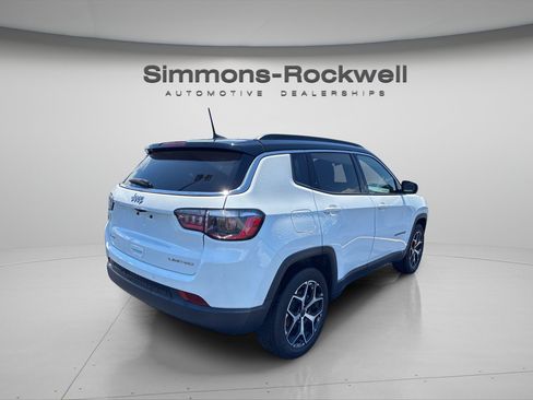 Used 2025 Jeep Compass Limited AWD/4WD image 5