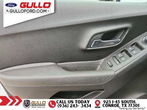 Used 2017 Chevrolet Trax LT w/ LT Convenience Package FWD image 18