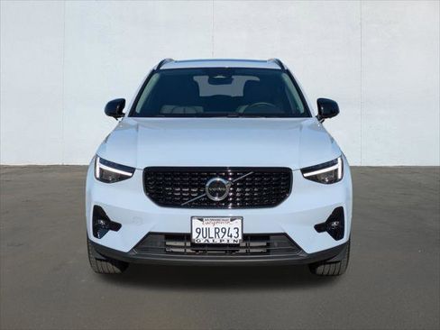 Used 2025 Volvo XC40 B5 Ultra w/ Climate Package image 8