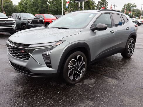 Used 2024 Chevrolet Trax RS FWD image 26