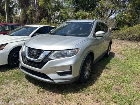 Used 2020 Nissan Rogue SV image 3