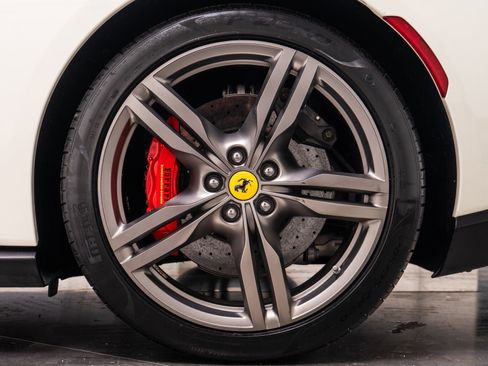 Used 2020 Ferrari Portofino image 11