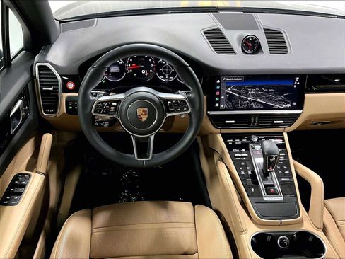 Used 2023 Porsche Cayenne image 16