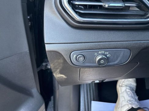 Used 2022 Chevrolet Bolt EUV LT w/ Comfort Package image 24