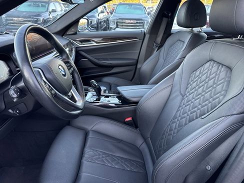 Used 2023 BMW 530e w/ Premium Package image 5