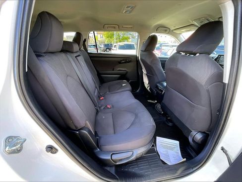Used 2021 Toyota Highlander LE AWD/4WD image 16