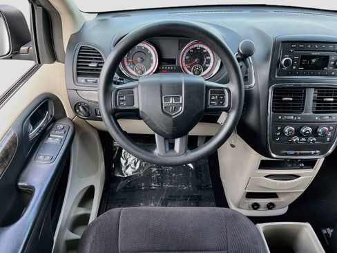 Used 2011 Dodge Grand Caravan Express FWD image 19