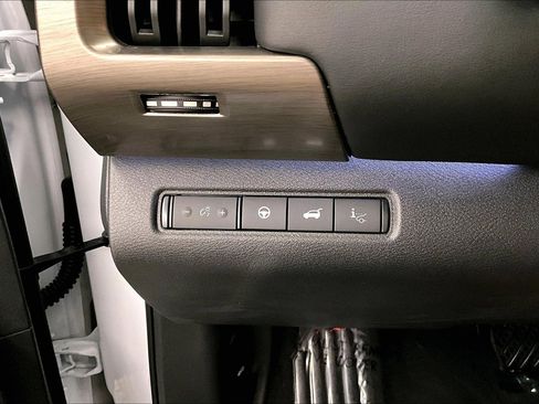 New 2025 Nissan Pathfinder Platinum w/ Lighting Package (N93) AWD/4WD image 29