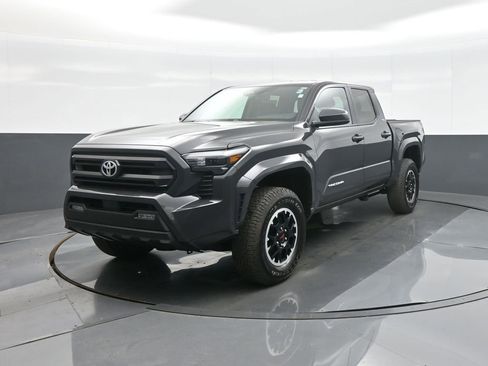 Certified 2025 Toyota Tacoma SR5 AWD/4WD image 3