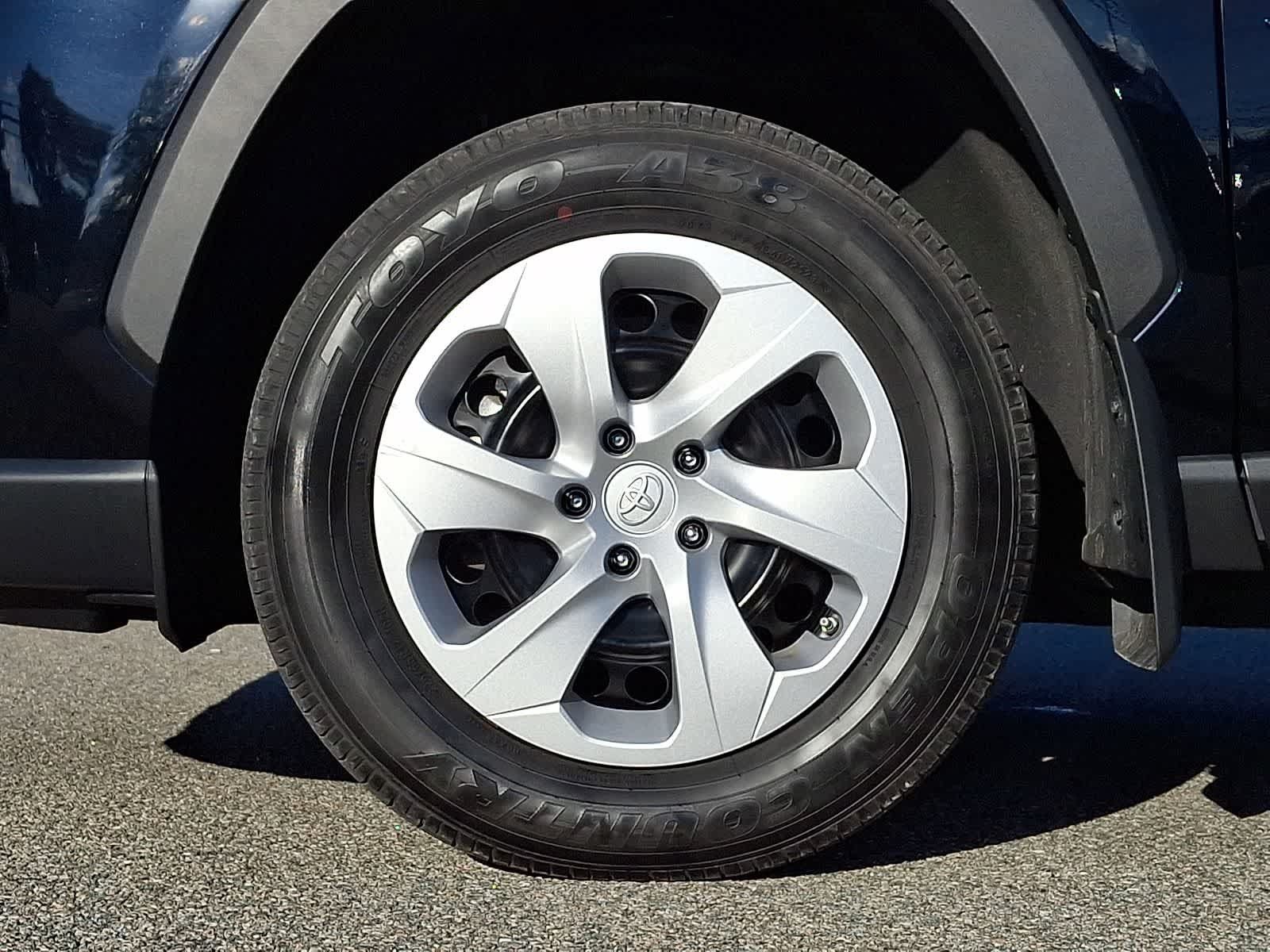 Used 2023 Toyota RAV4 LE AWD/4WD image 10