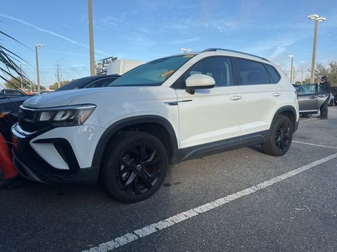 Used 2023 Volkswagen Taos SE image 4