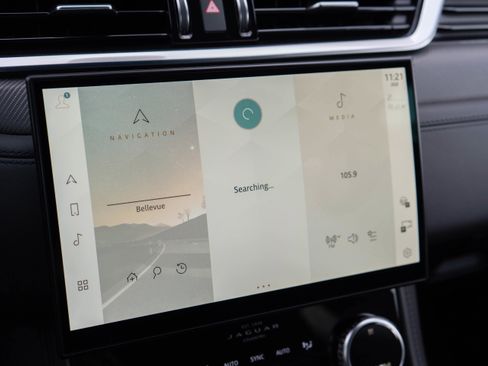 Used 2022 Jaguar F-PACE SVR image 17