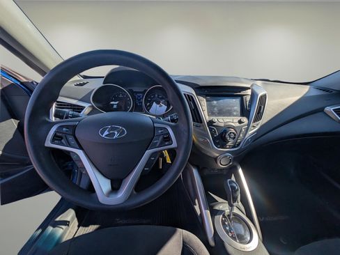 Used 2015 Hyundai Veloster image 11