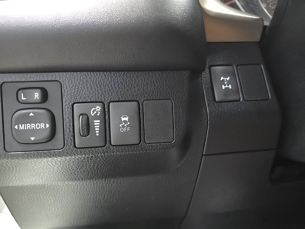 Used 2014 Toyota RAV4 XLE AWD/4WD image 16