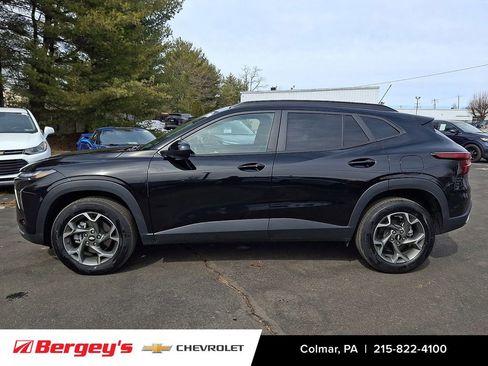 Certified 2025 Chevrolet Trax LT w/ LT Convenience Package image 8