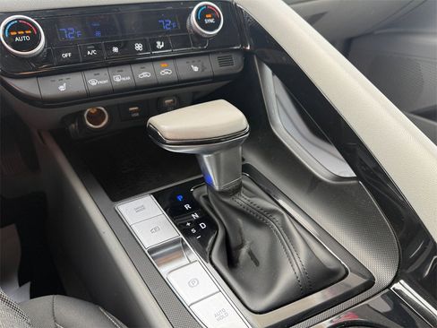 Used 2023 Hyundai Elantra SEL w/ Convenience Package image 20