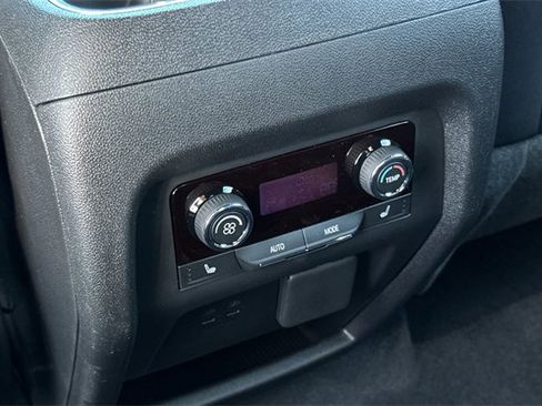 New 2026 Chevrolet Traverse High Country image 17