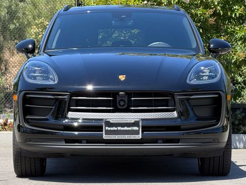 Used 2026 Porsche Macan AWD/4WD image 10
