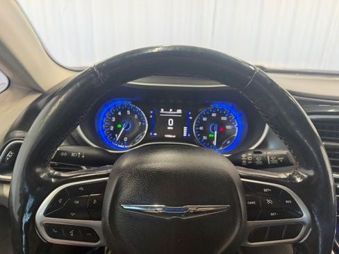 Used 2020 Chrysler Pacifica Touring-L FWD image 6