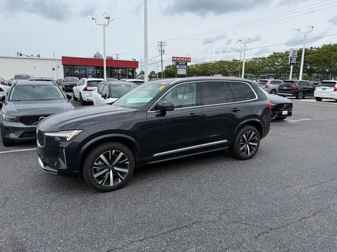 Used 2025 Volvo XC90 B5 Core AWD/4WD image 2