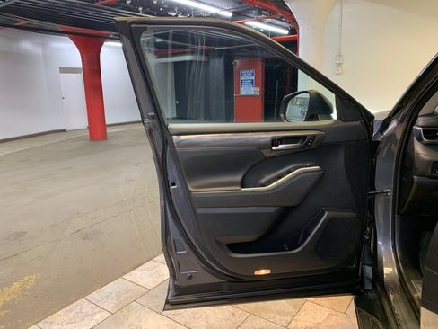 Used 2023 Toyota Highlander Limited AWD/4WD image 15