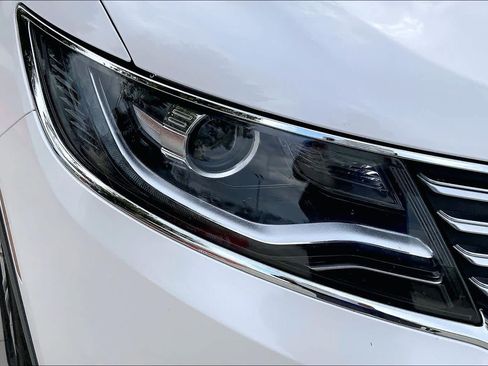 Used 2018 Lincoln MKX Reserve w/ Driver Assistance Package FWD image 26