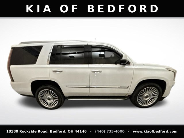 Used 2016 Cadillac Escalade Luxury AWD/4WD image 4