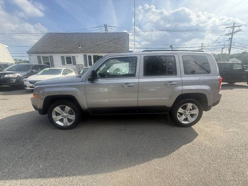 Used 2015 Jeep Patriot Latitude AWD/4WD image 2
