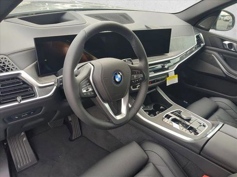 New 2026 BMW X5 xDrive50e image 3