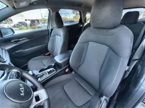 Used 2023 Kia Sportage LX image 11