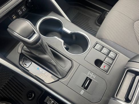 Used 2023 Toyota Highlander LE image 24