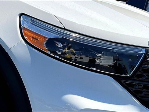 Certified 2022 Ford Explorer XLT w/ Equipment Group 202A image 30