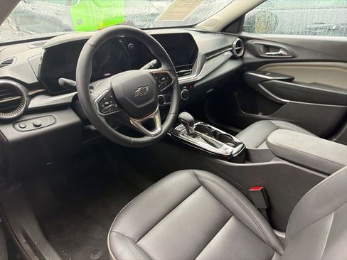Used 2025 Chevrolet Trax ACTIV w/ Sunroof Package FWD image 10