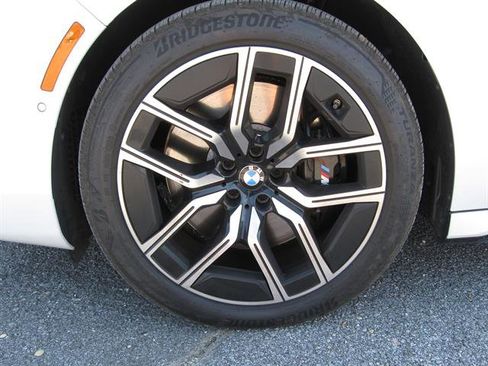 Used 2024 BMW 760i xDrive w/ Premium Package 2 image 17