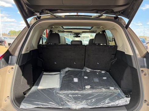 Certified 2025 Nissan Rogue SV w/ SV Premium Package image 21