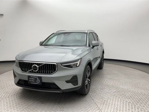 Certified 2025 Volvo XC40 B5 Core image 7