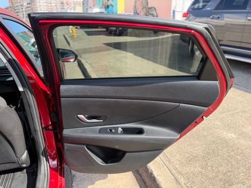 Used 2024 Hyundai Elantra SE FWD image 12