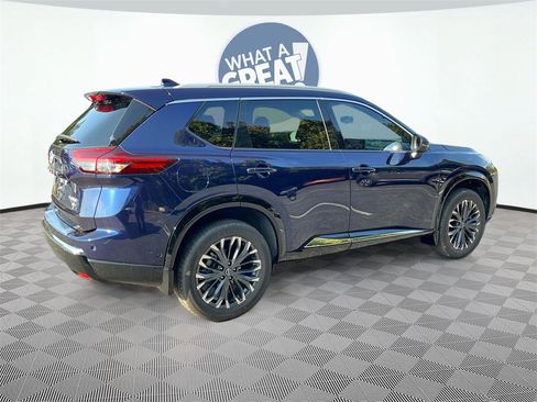 Used 2025 Nissan Rogue Platinum w/ Tech Package image 5