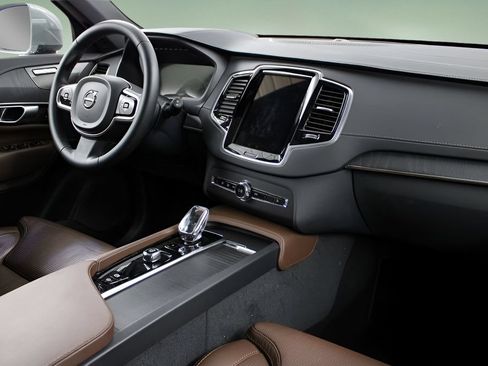 Certified 2024 Volvo XC90 B6 Ultimate w/ Protection Package Premier AWD/4WD image 23