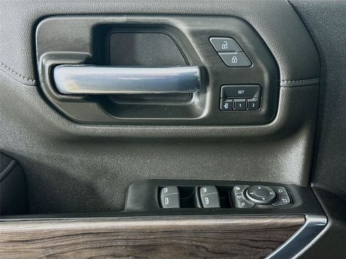 Used 2022 Chevrolet Silverado 2500 LTZ w/ LTZ Convenience Package image 18