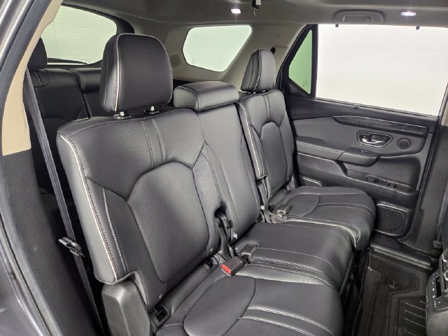 Used 2025 Honda Pilot Elite image 17