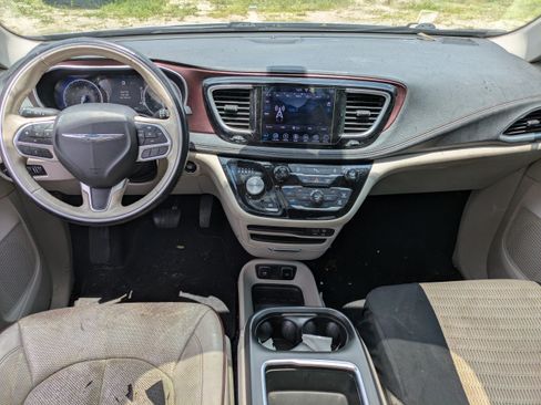 Used 2019 Chrysler Pacifica Limited FWD image 12