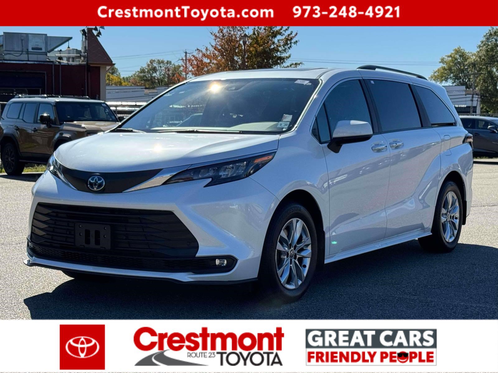 Used 2025 Toyota Sienna XLE w/ XLE Plus Package AWD/4WD image 1
