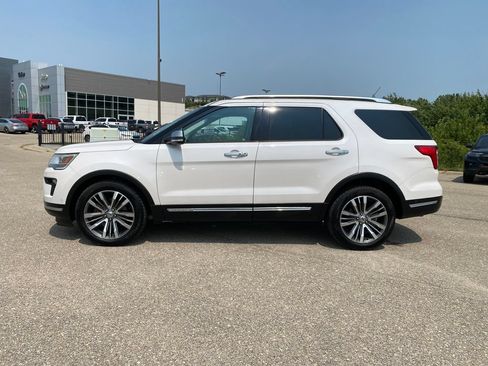 Used 2018 Ford Explorer Platinum AWD/4WD image 3