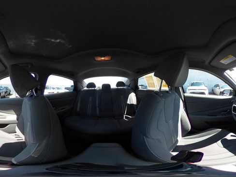 Used 2025 Hyundai Elantra SEL image 42